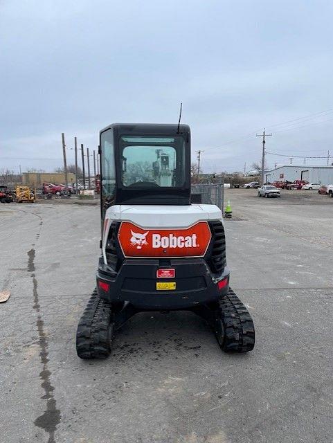 Image of Bobcat E35 equipment image 2