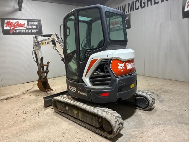 Image of Bobcat E35 equipment image 2