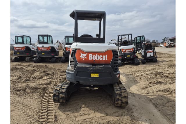 Image of Bobcat E35 equipment image 2