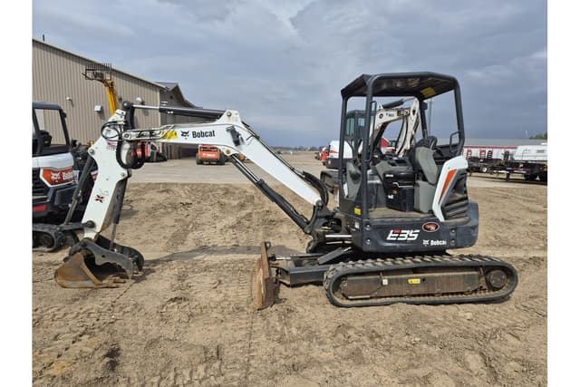 Image of Bobcat E35 equipment image 1