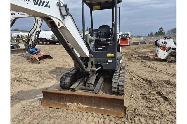 Image of Bobcat E35 equipment image 3