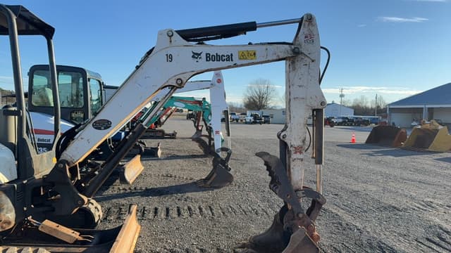 Image of Bobcat E35 equipment image 4