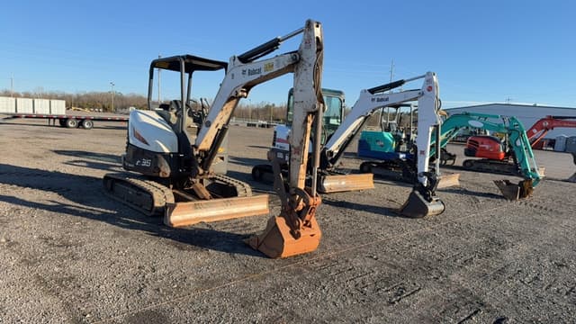 Image of Bobcat E35 equipment image 2