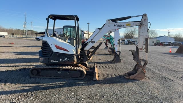 Image of Bobcat E35 equipment image 3