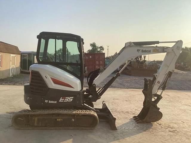 Image of Bobcat E35i equipment image 4