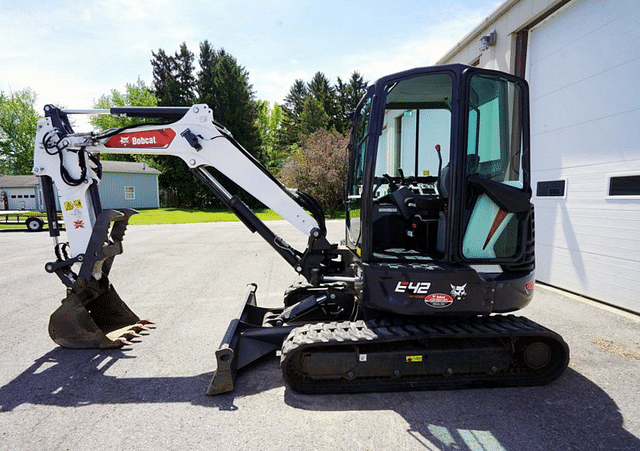 Image of Bobcat E42 equipment image 1