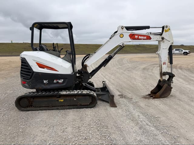Image of Bobcat E42 equipment image 3