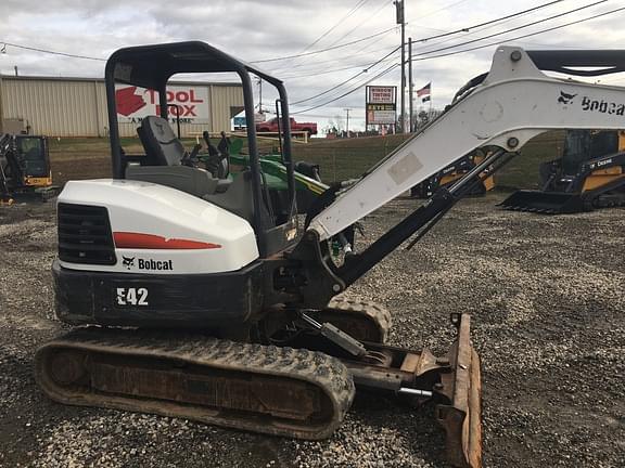 Image of Bobcat E42 equipment image 2