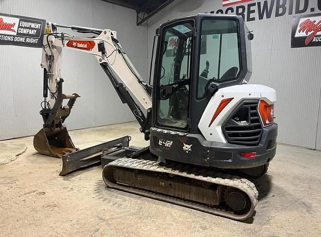 Image of Bobcat E42 equipment image 2