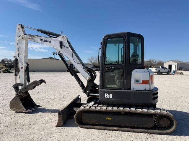 Image of Bobcat E50 equipment image 2