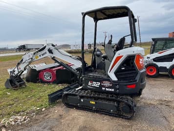 Main image Bobcat E32