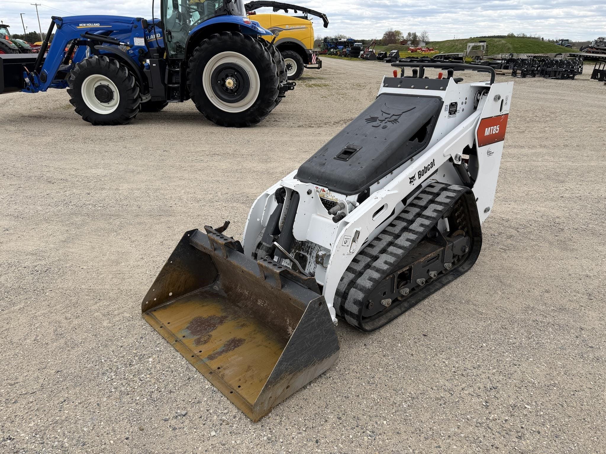 2020 Bobcat MT85 Equipment Image0