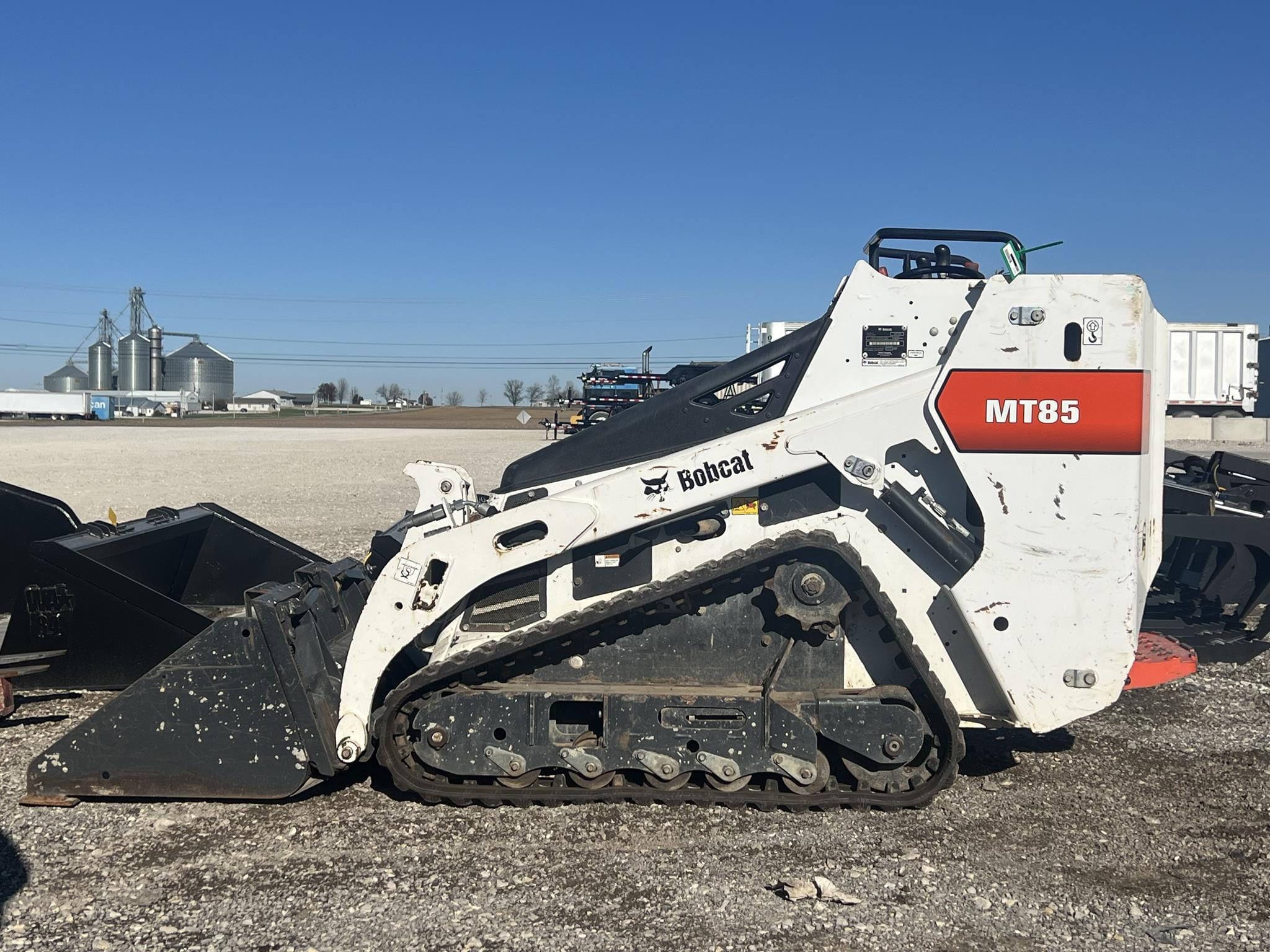2020 Bobcat MT85 Equipment Image0