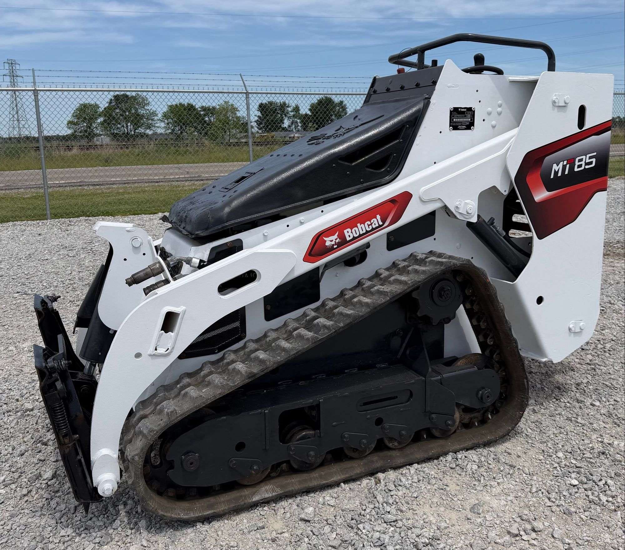 2020 Bobcat MT85 Equipment Image0