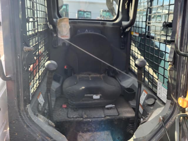 Image of Bobcat S570 equipment image 4