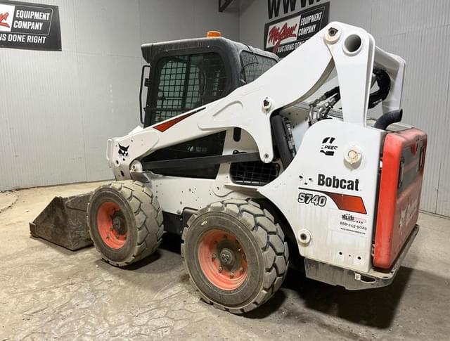 Image of Bobcat S740 equipment image 2
