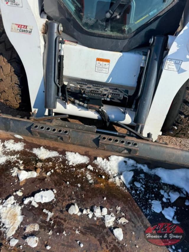 Image of Bobcat S740 equipment image 4