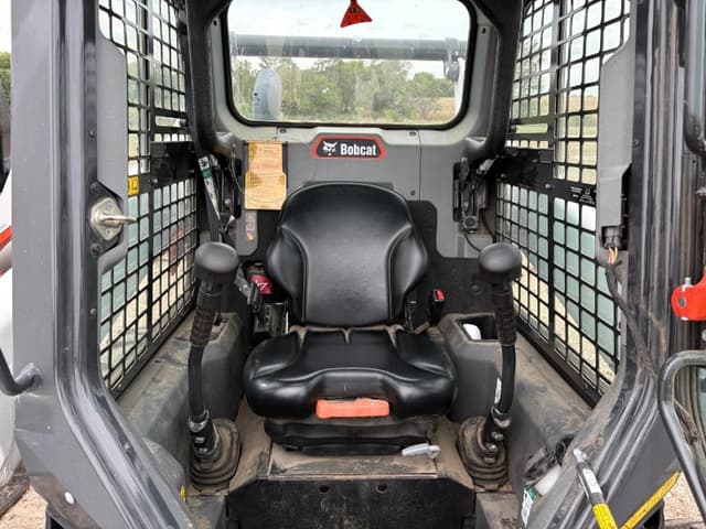 Image of Bobcat S76 equipment image 4