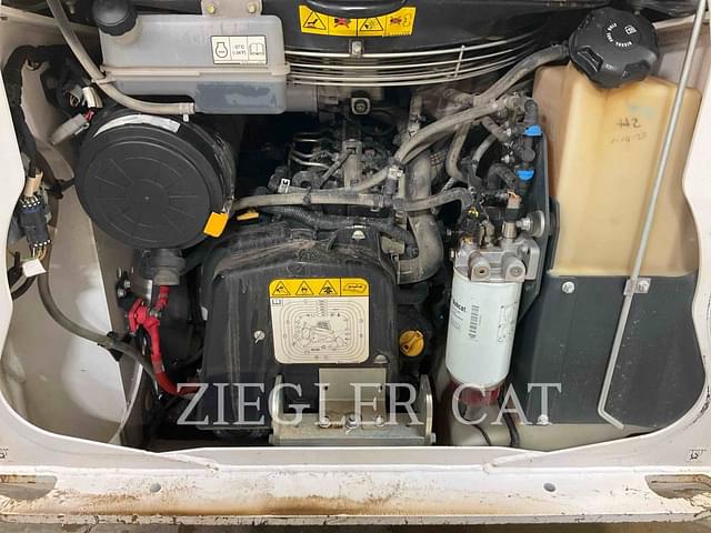 Image of Bobcat T76 equipment image 2