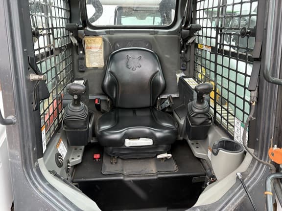 Image of Bobcat T650 equipment image 4