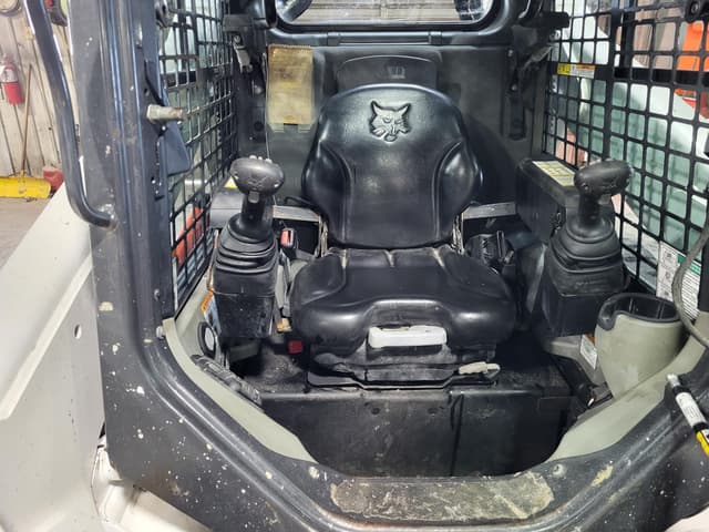 Image of Bobcat T650 equipment image 4