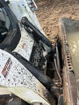 Image of Bobcat T650 equipment image 3