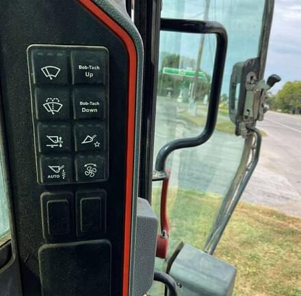 Image of Bobcat T66 equipment image 4