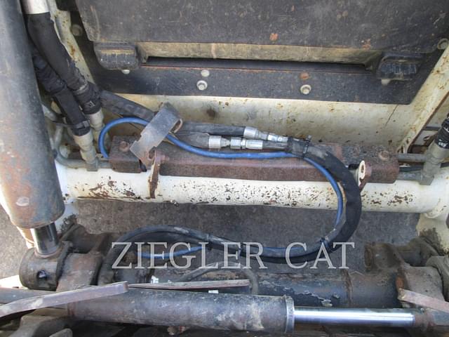 Image of Bobcat T66 equipment image 3