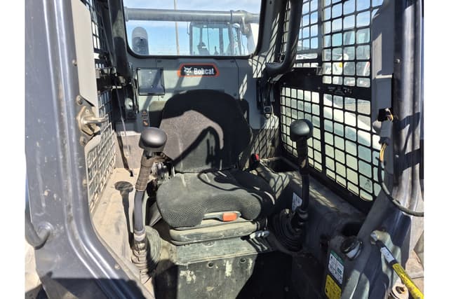 Image of Bobcat T66 equipment image 4
