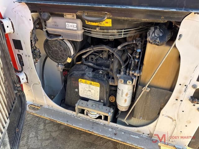 Image of Bobcat T66 equipment image 3
