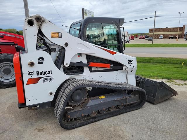 Image of Bobcat T740 equipment image 3