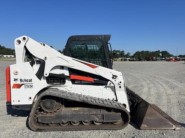 Image of Bobcat T740 equipment image 2