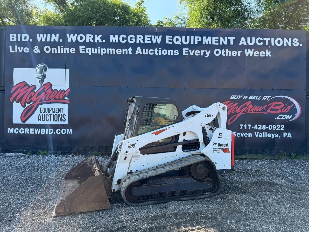 2020 Bobcat T740 Equipment Image0