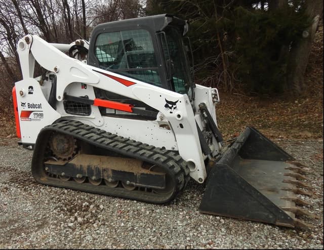 Image of Bobcat T740 equipment image 2