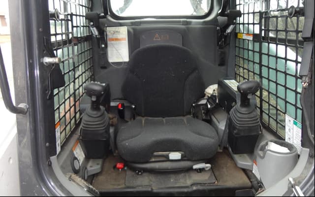 Image of Bobcat T740 equipment image 3