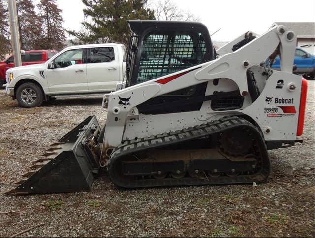 Image of Bobcat T740 equipment image 1