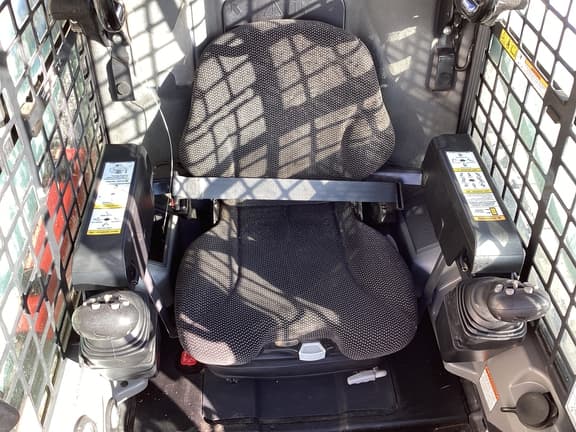 Image of Bobcat T740 equipment image 4