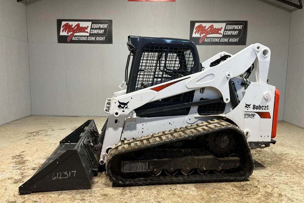 Main image Bobcat T740
