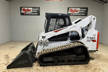 Main image Bobcat T740
