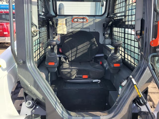 Image of Bobcat T76 equipment image 4