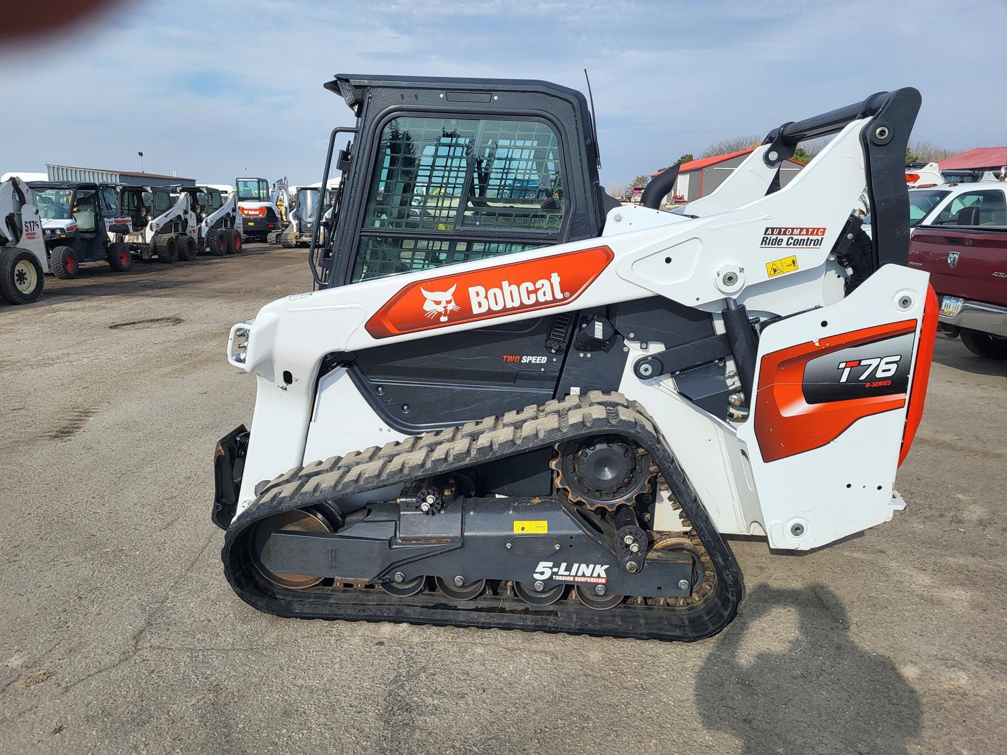 2020 Bobcat T76 Equipment Image0
