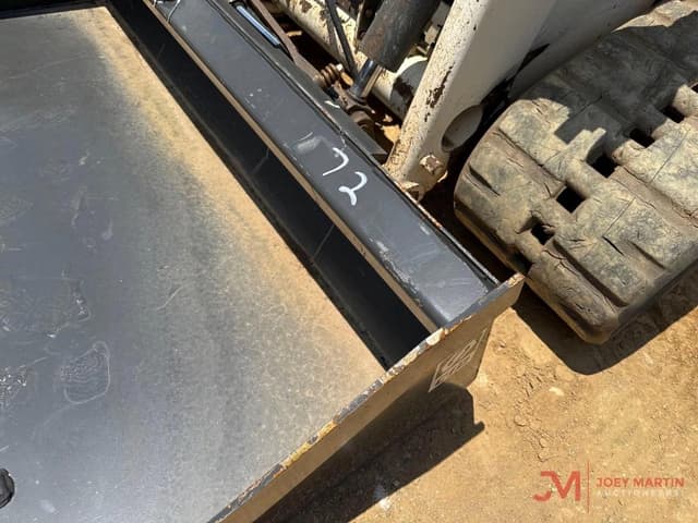 Image of Bobcat T76 equipment image 4