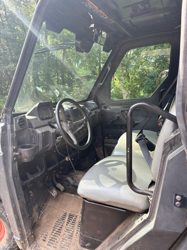 Image of Bobcat UV34XL equipment image 4