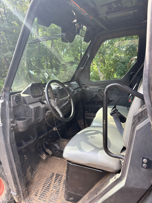 Image of Bobcat UV34XL equipment image 4