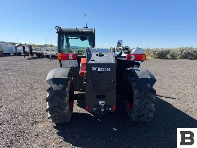 Image of Bobcat V519 equipment image 4