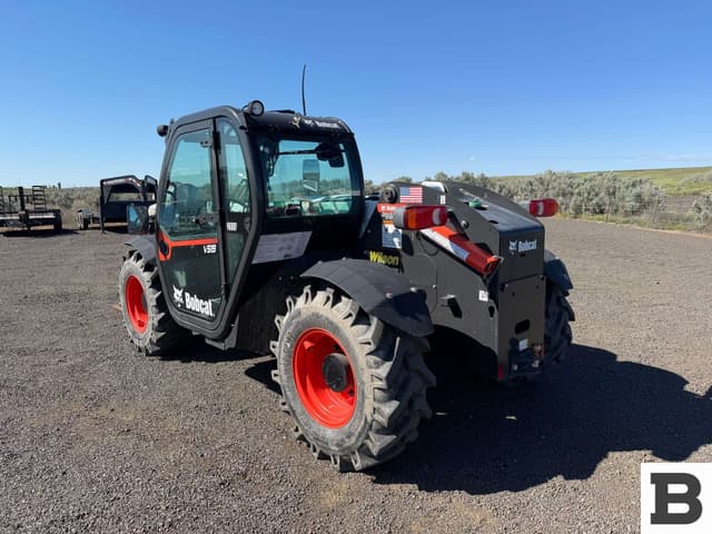 Image of Bobcat V519 equipment image 3