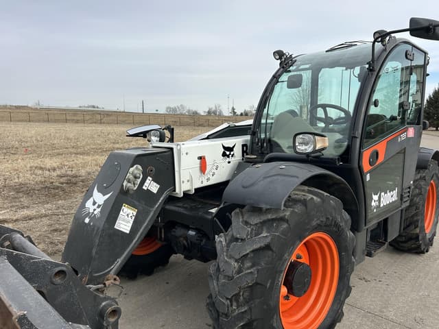 Image of Bobcat V723 equipment image 2