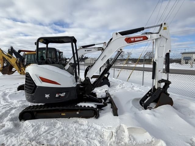 Image of Bobcat E42 equipment image 3