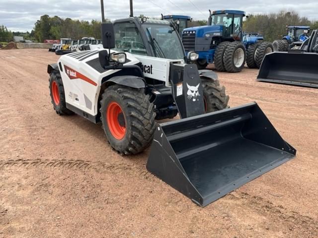 Image of Bobcat V519 equipment image 2
