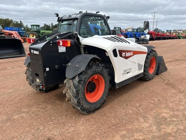 Image of Bobcat V519 equipment image 4